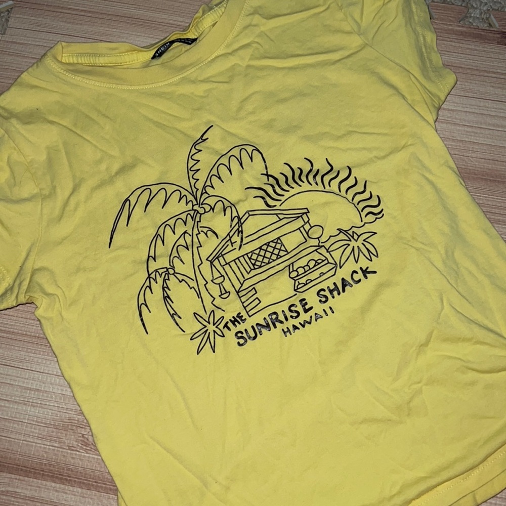 Yellow fitted graphic tee, size medium